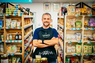 🥖 Už ste navštívili našu predajňu na Severe 😊? Vyberáme pre vás poctivé potraviny, aby ste už vy nemuseli. 🍞 2× denne...